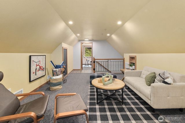 16464 239th Avenue SE, Issaquah, WA 98027