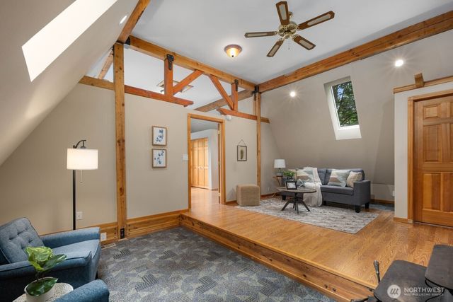 16464 239th Avenue SE, Issaquah, WA 98027