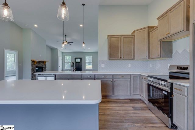 202 Old Glory Court, Pickens, SC 29671