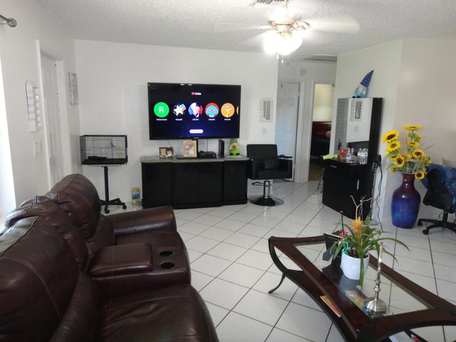 4876 Saratoga Road, West Palm Beach, FL 33415