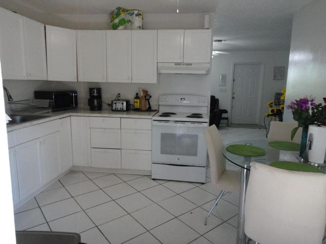 4876 Saratoga Road, West Palm Beach, FL 33415