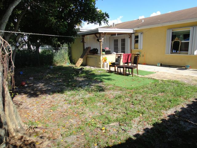 4876 Saratoga Road, West Palm Beach, FL 33415