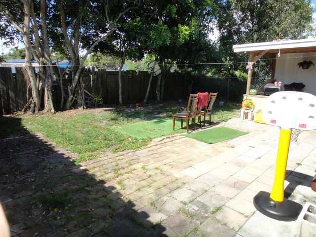 4876 Saratoga Road, West Palm Beach, FL 33415