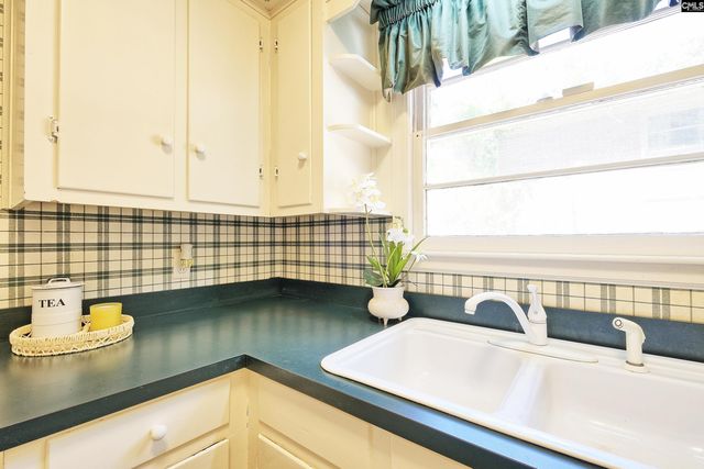947 Laurie Ln, Columbia, SC 29205