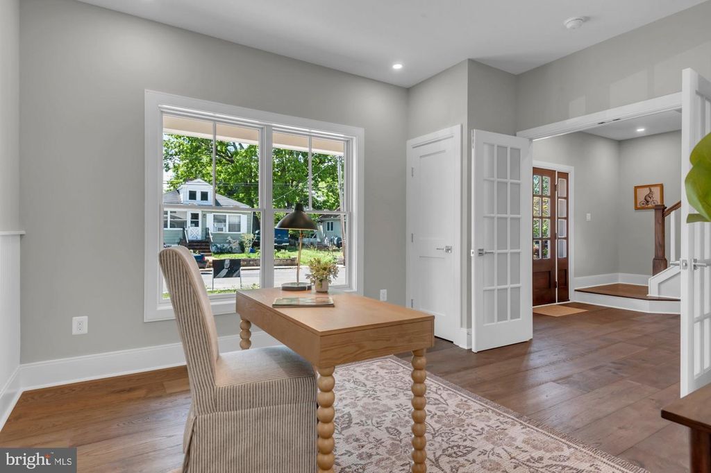 Image 10 of property listing at 912 WINDSOR AVE, Annapolis, MD 21403