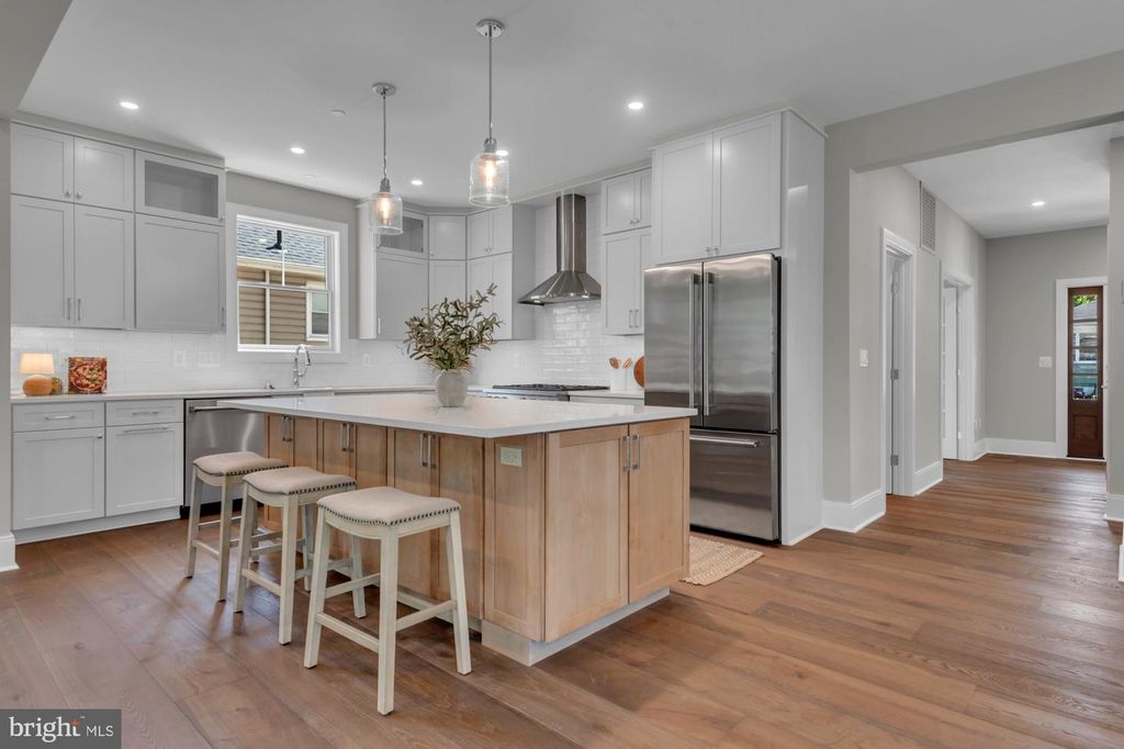 Image 12 of property listing at 912 WINDSOR AVE, Annapolis, MD 21403