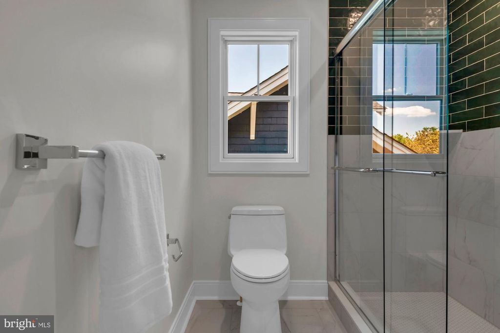 Image 33 of property listing at 912 WINDSOR AVE, Annapolis, MD 21403