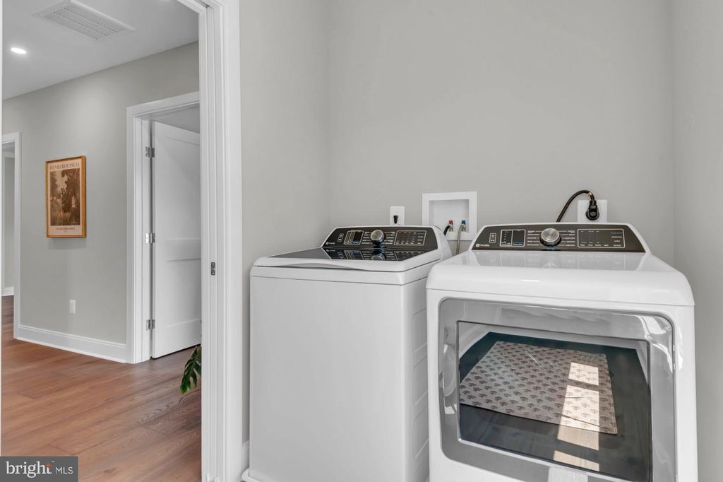 Image 36 of property listing at 912 WINDSOR AVE, Annapolis, MD 21403