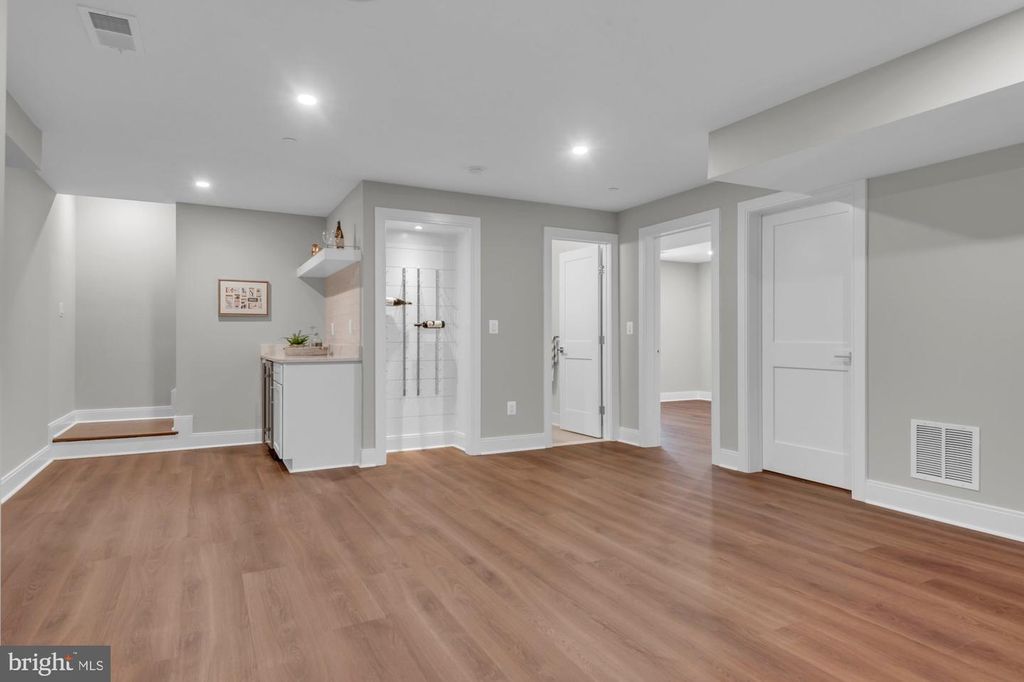 Image 37 of property listing at 912 WINDSOR AVE, Annapolis, MD 21403