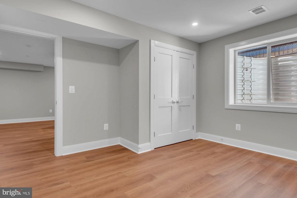 Image 39 of property listing at 912 WINDSOR AVE, Annapolis, MD 21403