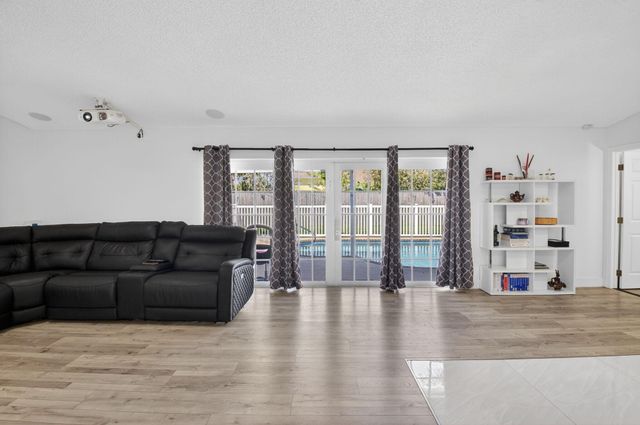 19131 Fairlawn Way, Boca Raton, FL 33434