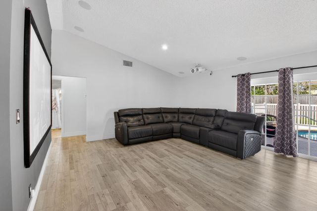 19131 Fairlawn Way, Boca Raton, FL 33434