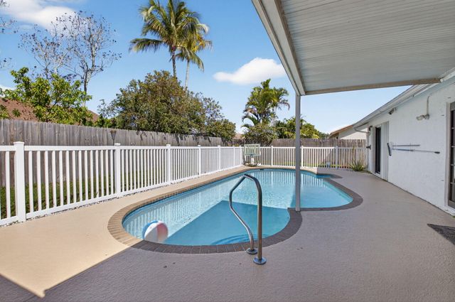 19131 Fairlawn Way, Boca Raton, FL 33434