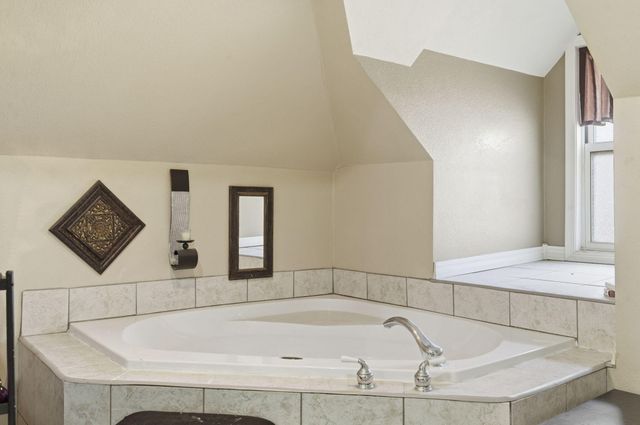 306 W County Street, Monett, MO 65708