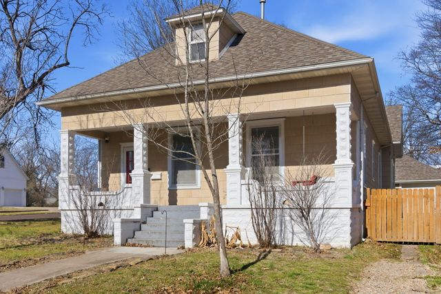 306 W County Street, Monett, MO 65708
