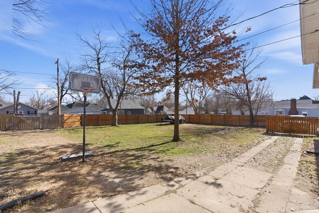 306 W County Street, Monett, MO 65708