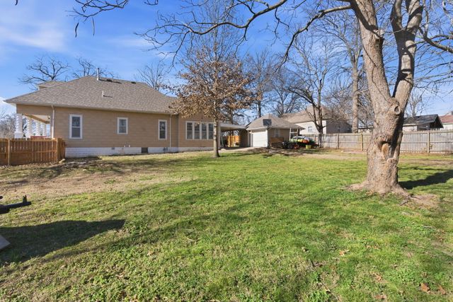 306 W County Street, Monett, MO 65708