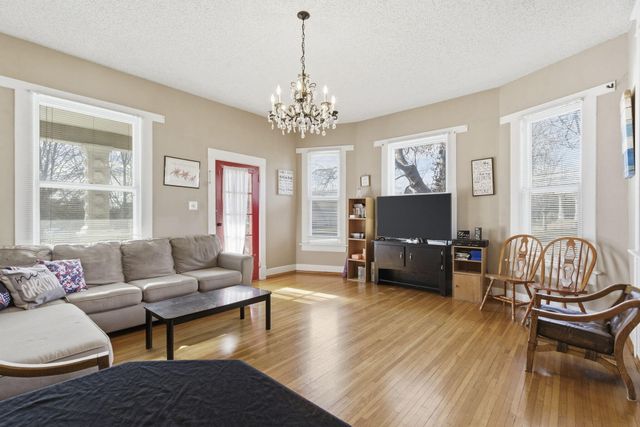 306 W County Street, Monett, MO 65708