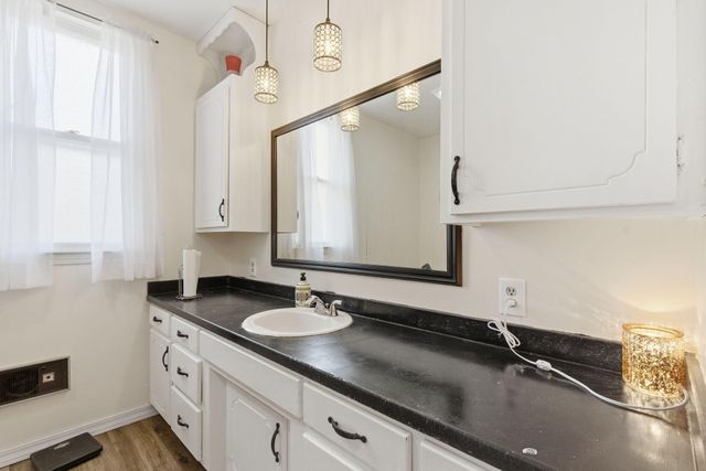 306 W County Street, Monett, MO 65708