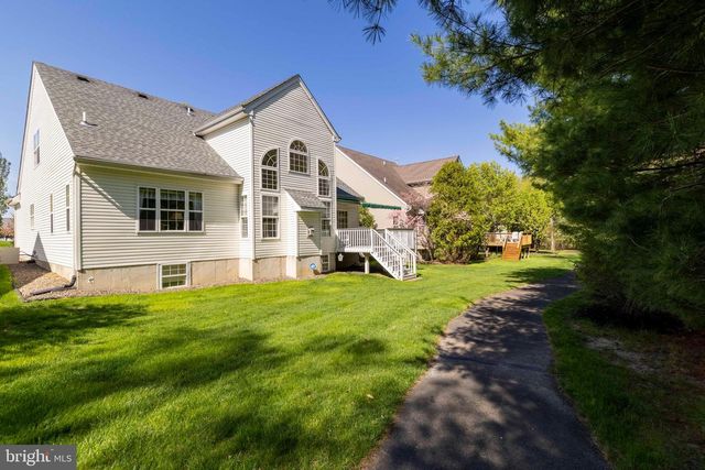 617 N SETTLERS CIR, Warrington, PA 18976