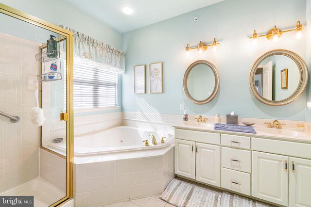 617 N SETTLERS CIR, Warrington, PA 18976
