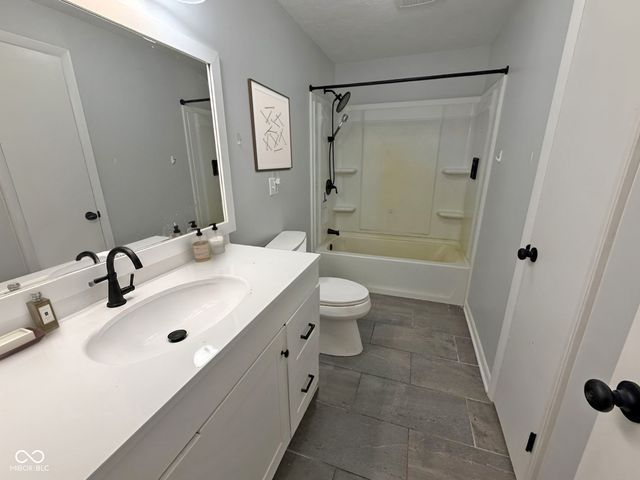 208 Cottonwood Drive, Anderson, IN 46012