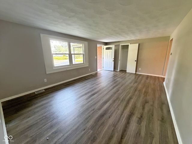 208 Cottonwood Drive, Anderson, IN 46012