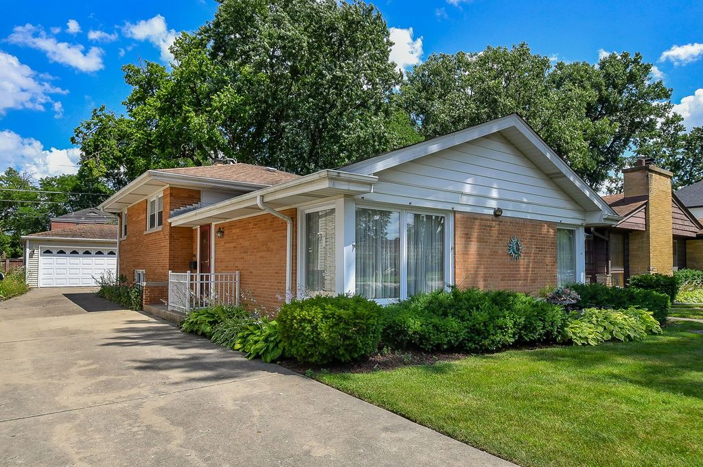 1401 Brophy Avenue, Park Ridge, IL 60068
