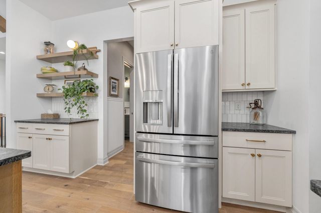 3706 N Crest Cir, Wichita, KS 67226