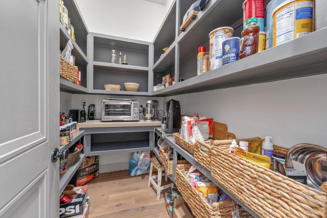 3706 N Crest Cir, Wichita, KS 67226