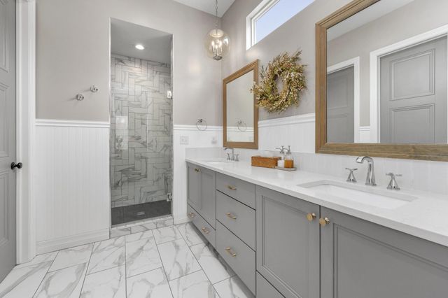 3706 N Crest Cir, Wichita, KS 67226