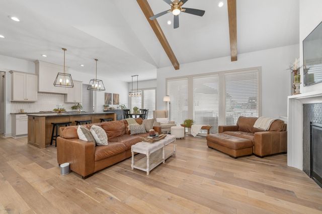 3706 N Crest Cir, Wichita, KS 67226