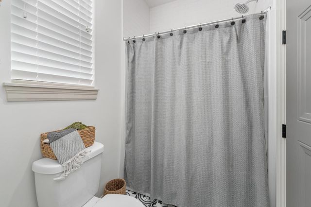 3706 N Crest Cir, Wichita, KS 67226