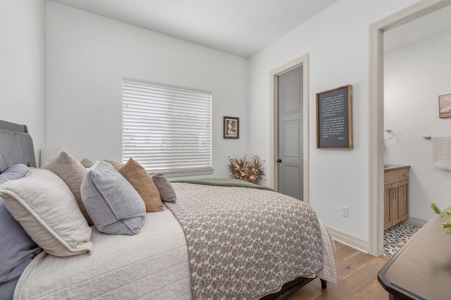 3706 N Crest Cir, Wichita, KS 67226