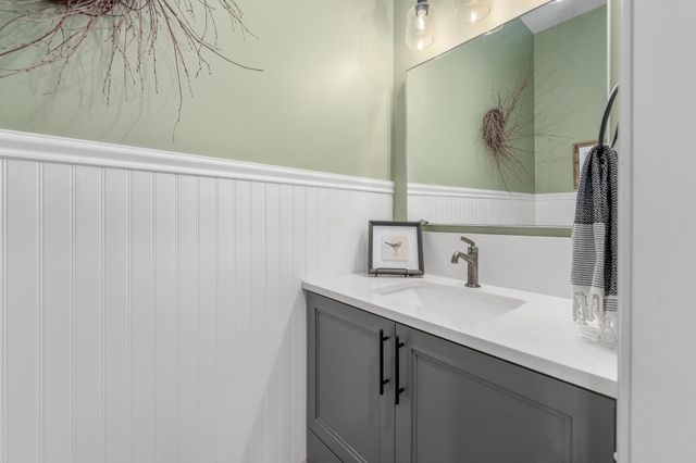 3706 N Crest Cir, Wichita, KS 67226