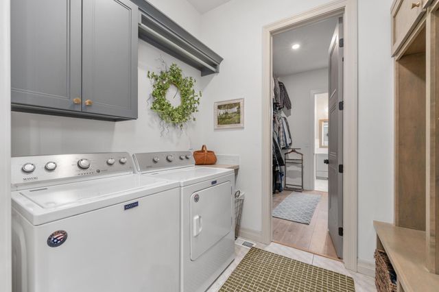 3706 N Crest Cir, Wichita, KS 67226