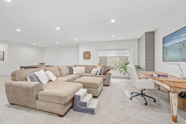 3706 N Crest Cir, Wichita, KS 67226