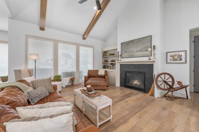 3706 N Crest Cir, Wichita, KS 67226