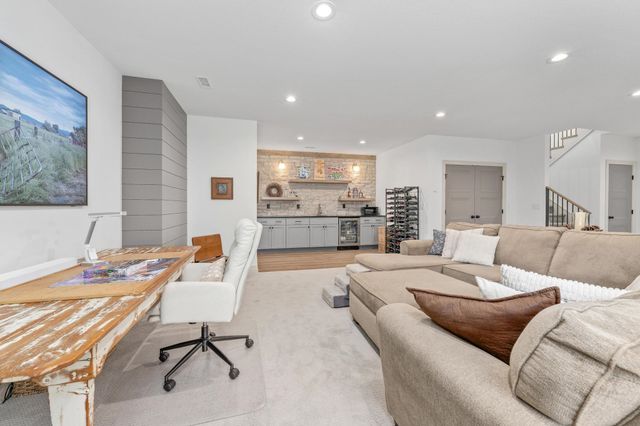 3706 N Crest Cir, Wichita, KS 67226