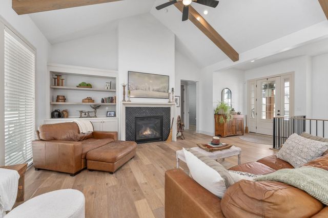 3706 N Crest Cir, Wichita, KS 67226