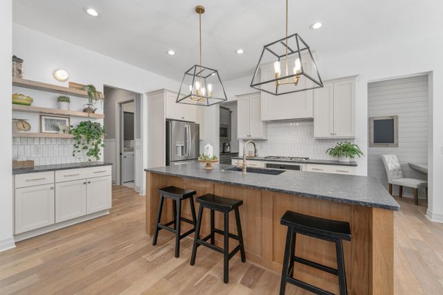 3706 N Crest Cir, Wichita, KS 67226