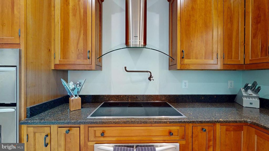 Image 3 of property listing at 8070 AMBERLEIGH PLACE, La Plata, MD 20646