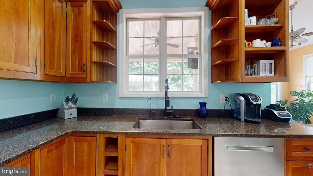 Image 5 of property listing at 8070 AMBERLEIGH PLACE, La Plata, MD 20646