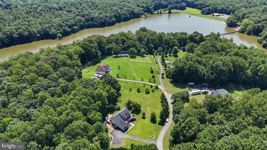 Image 69 of property listing at 8070 AMBERLEIGH PLACE, La Plata, MD 20646