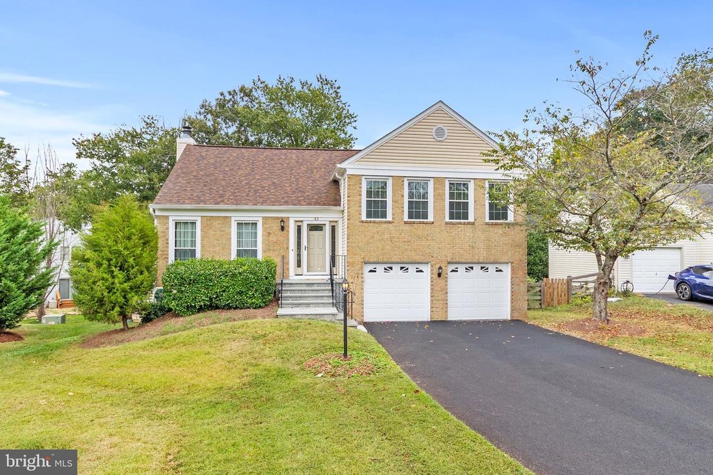 43 BENTLEY DR, Sterling, VA 20165