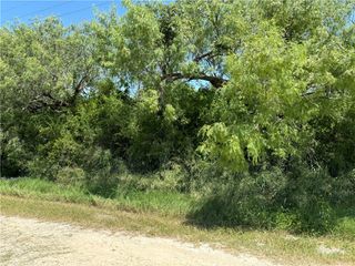 724,726 2nd St, Bayside, TX 78340