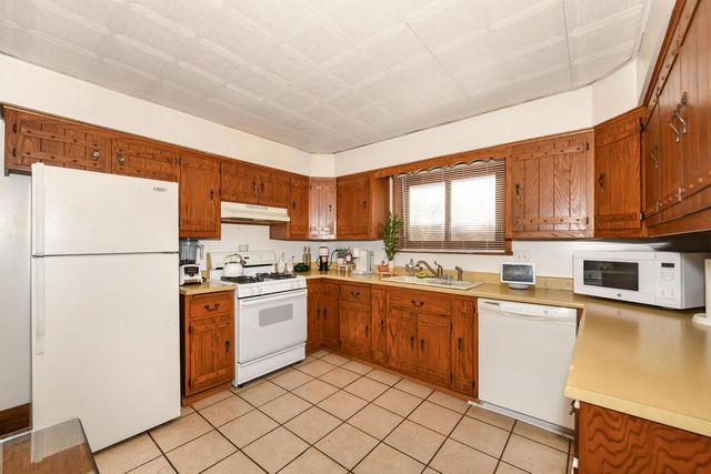 3271 S 10th STREET, Milwaukee, WI 53215