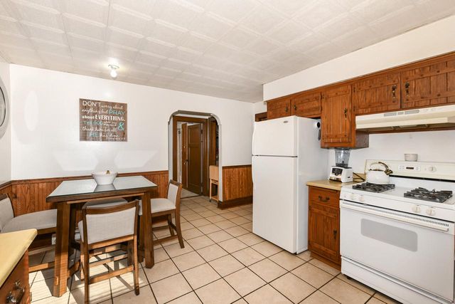 3271 S 10th STREET, Milwaukee, WI 53215