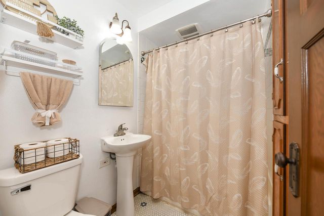 3271 S 10th STREET, Milwaukee, WI 53215