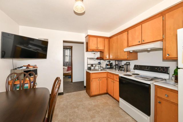 3271 S 10th STREET, Milwaukee, WI 53215